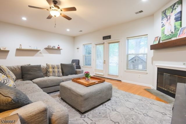 8409 Brittany Dr, Wayne Twp., NJ 07470