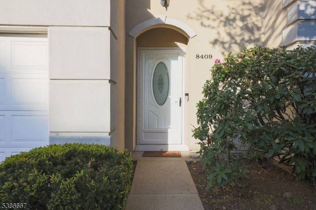 8409 Brittany Dr, Wayne Twp., NJ 07470