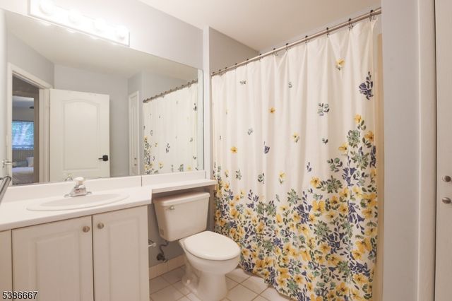 8409 Brittany Dr, Wayne Twp., NJ 07470