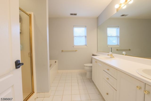 8409 Brittany Dr, Wayne Twp., NJ 07470