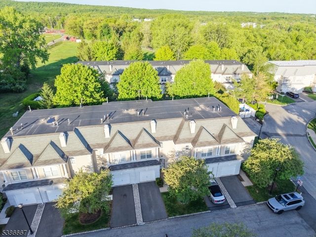 8409 Brittany Dr, Wayne Twp., NJ 07470