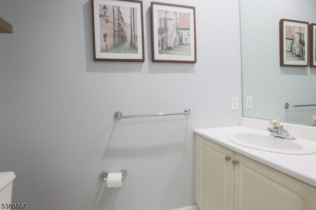 8409 Brittany Dr, Wayne Twp., NJ 07470