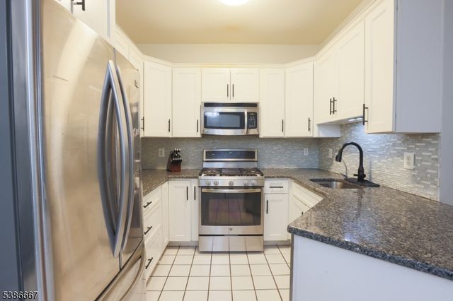 8409 Brittany Dr, Wayne Twp., NJ 07470
