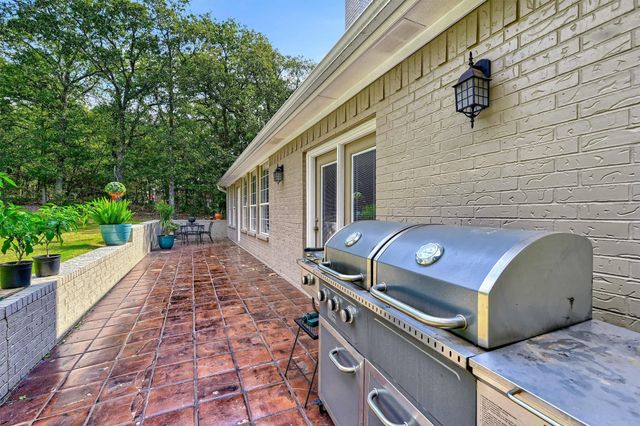 130 Cayuga Trail, Lake Kiowa, TX 76240