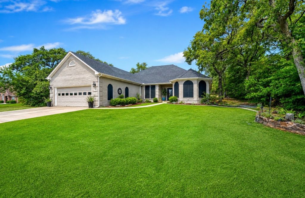 130 Cayuga Trail, Lake Kiowa, TX 76240