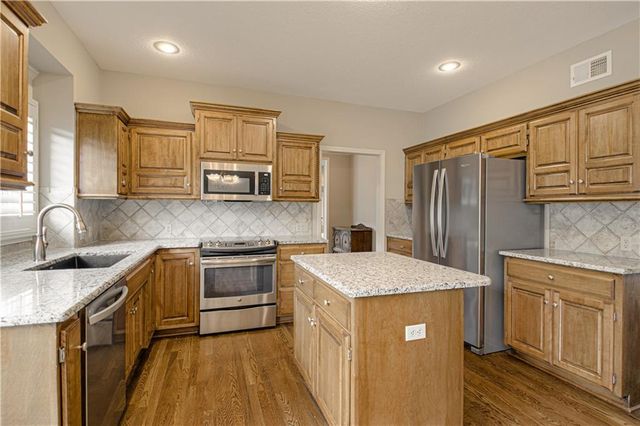 7226 W 144th Terrace, Overland Park, KS 66223
