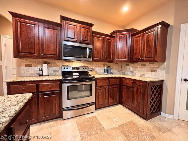 8916 Southridge Drive, Fort Smith, AR 72908