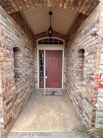 8916 Southridge Drive, Fort Smith, AR 72908