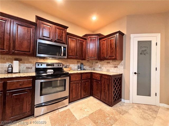 8916 Southridge Drive, Fort Smith, AR 72908