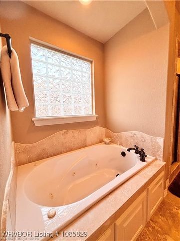 8916 Southridge Drive, Fort Smith, AR 72908