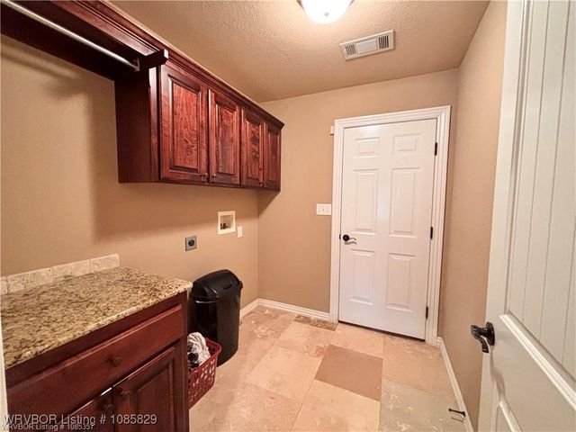 8916 Southridge Drive, Fort Smith, AR 72908