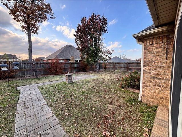 8916 Southridge Drive, Fort Smith, AR 72908