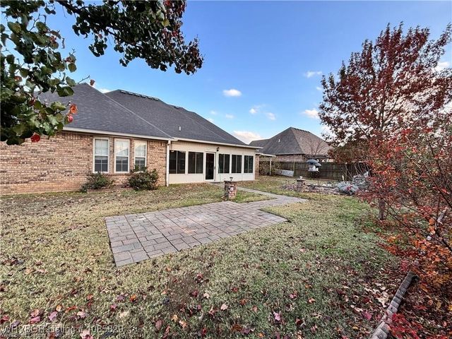 8916 Southridge Drive, Fort Smith, AR 72908