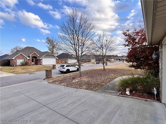 8916 Southridge Drive, Fort Smith, AR 72908