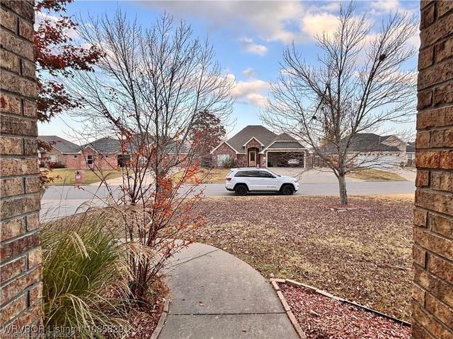 8916 Southridge Drive, Fort Smith, AR 72908