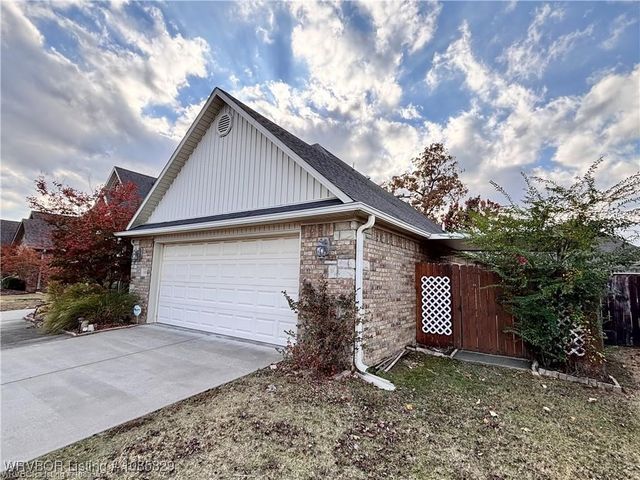 8916 Southridge Drive, Fort Smith, AR 72908