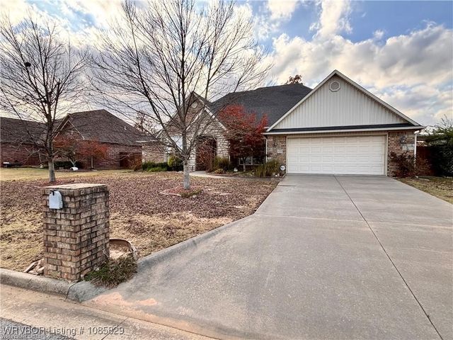 8916 Southridge Drive, Fort Smith, AR 72908