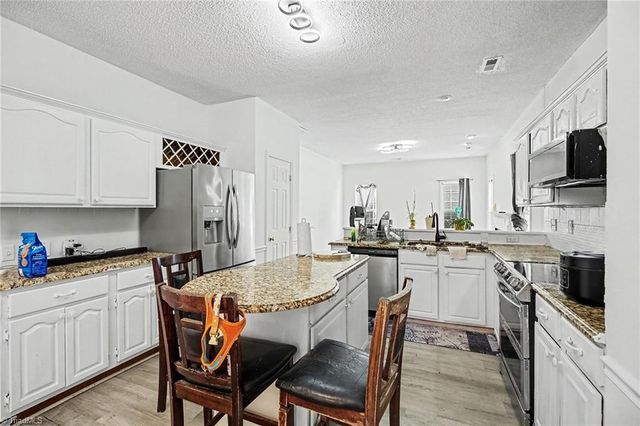 1532 Ballard Court, Kernersville, NC 27284