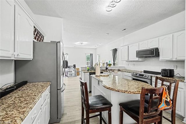 1532 Ballard Court, Kernersville, NC 27284