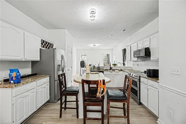 1532 Ballard Court, Kernersville, NC 27284