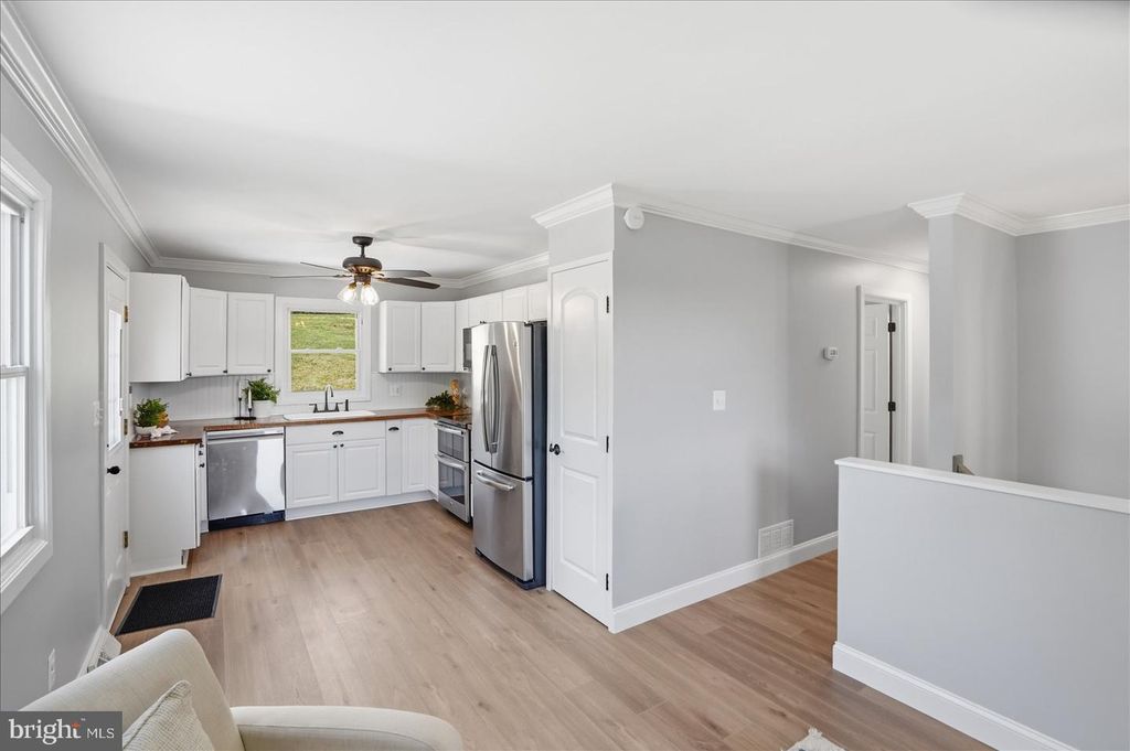 Image 5 of property listing at 2949 WHITEFORD RD, Whiteford, MD 21160