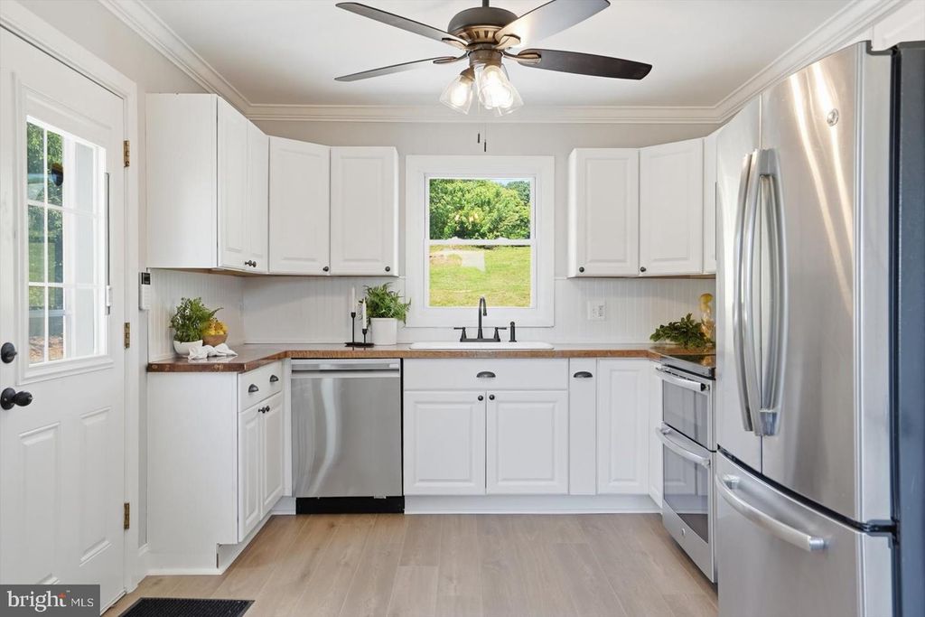 Image 6 of property listing at 2949 WHITEFORD RD, Whiteford, MD 21160