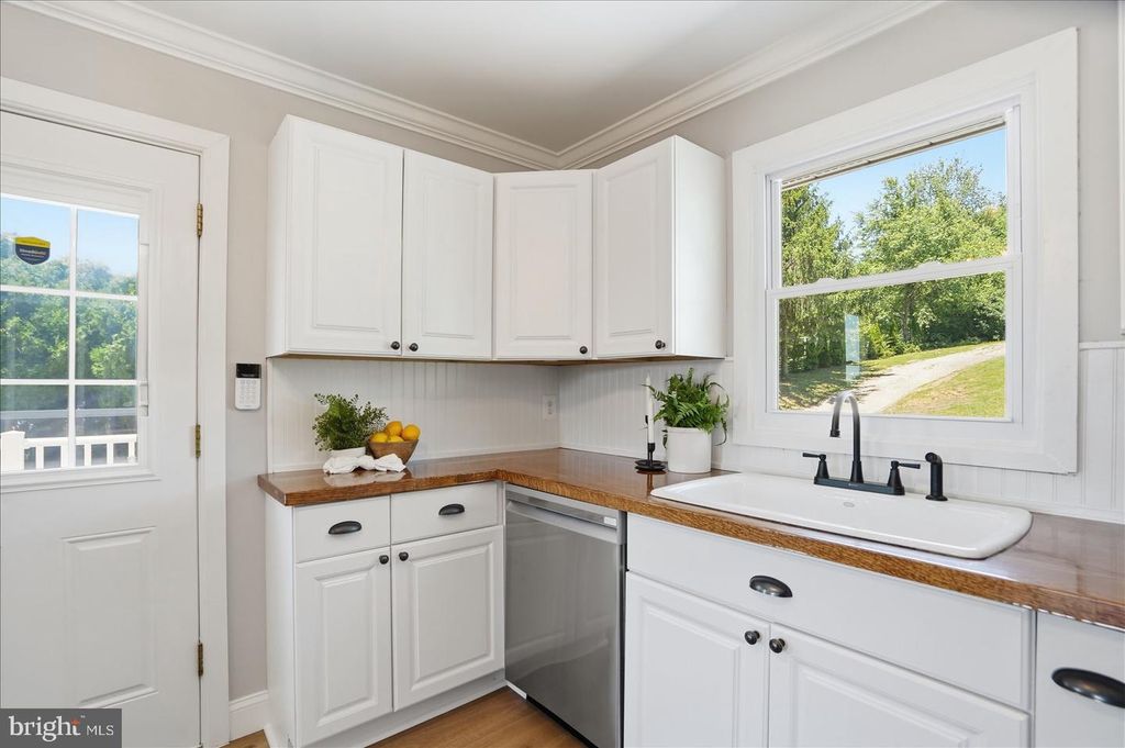 Image 8 of property listing at 2949 WHITEFORD RD, Whiteford, MD 21160