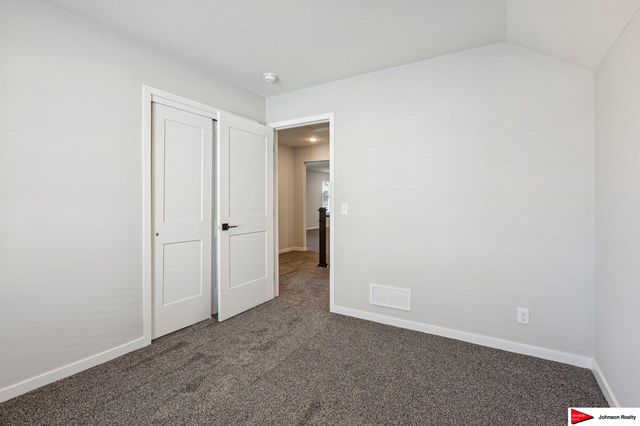 1201 S Lakewood Street, Valley, NE 68064