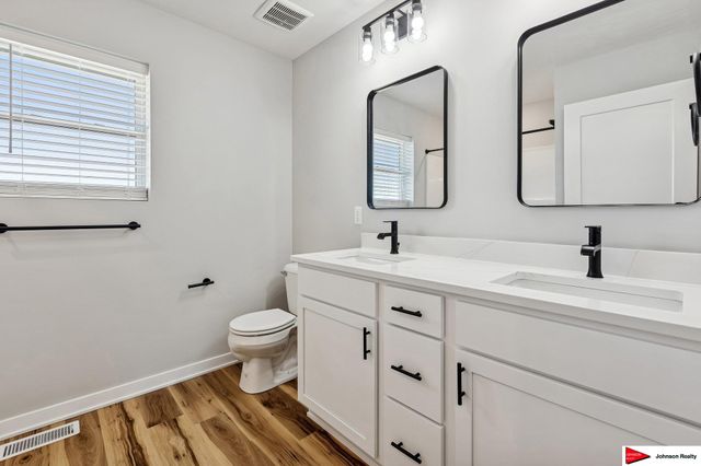 1201 S Lakewood Street, Valley, NE 68064