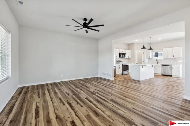 1201 S Lakewood Street, Valley, NE 68064