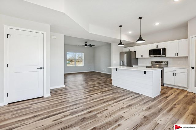 1201 S Lakewood Street, Valley, NE 68064