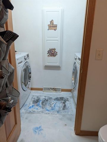 114 E NORTH WATER STREET, New London, WI 54961