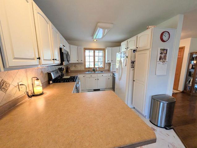 114 E NORTH WATER STREET, New London, WI 54961