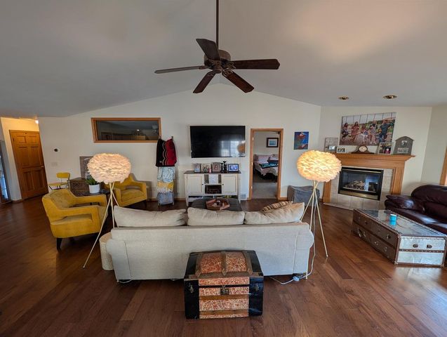 114 E NORTH WATER STREET, New London, WI 54961