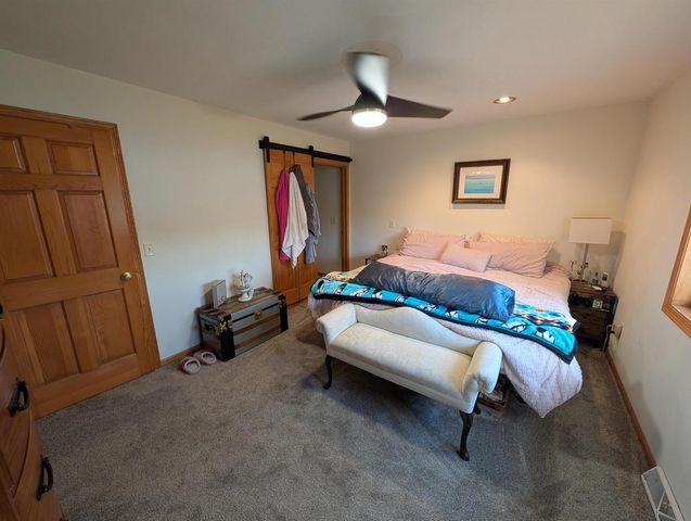 114 E NORTH WATER STREET, New London, WI 54961