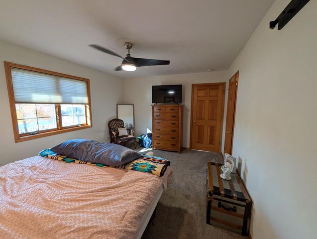 114 E NORTH WATER STREET, New London, WI 54961