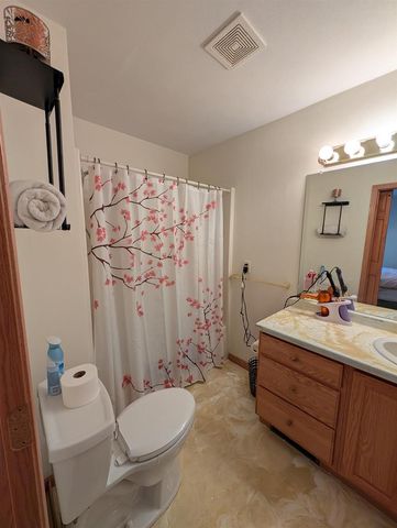 114 E NORTH WATER STREET, New London, WI 54961