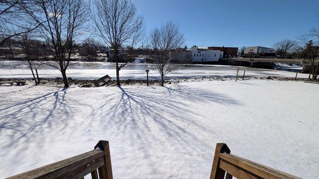 114 E NORTH WATER STREET, New London, WI 54961