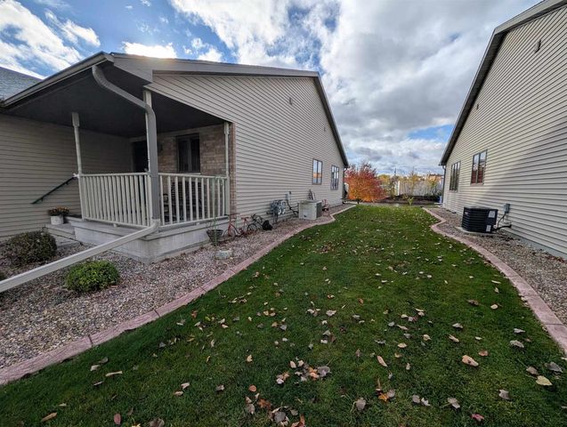 114 E NORTH WATER STREET, New London, WI 54961