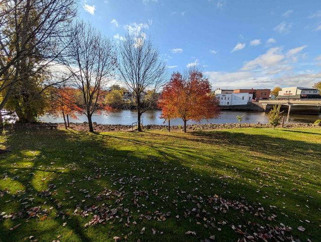 114 E NORTH WATER STREET, New London, WI 54961