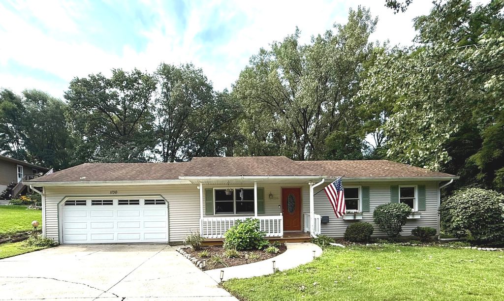 1130 Lincoln Avenue, Lowell, IN 46356