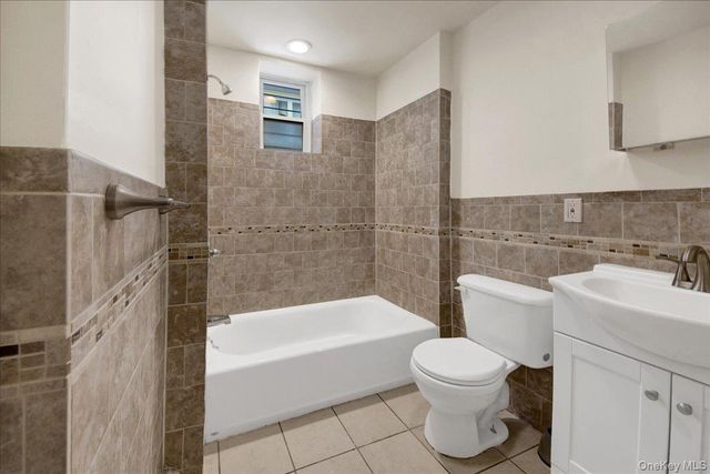 238 Van Cortlandt Park Avenue, Yonkers, NY 10705