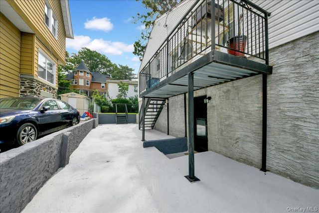 238 Van Cortlandt Park Avenue, Yonkers, NY 10705