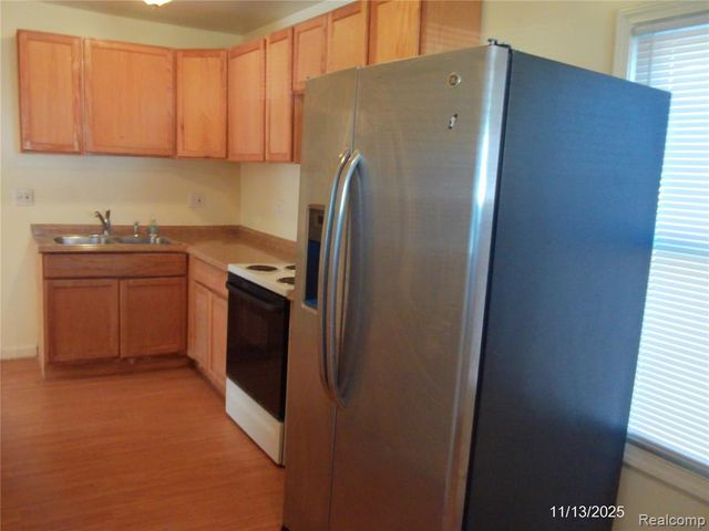 17048 Lowell Street, Roseville, MI 48066