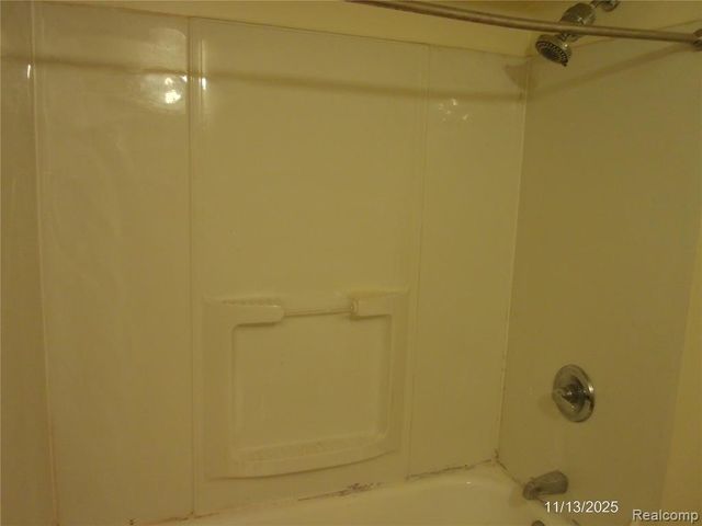 17048 Lowell Street, Roseville, MI 48066