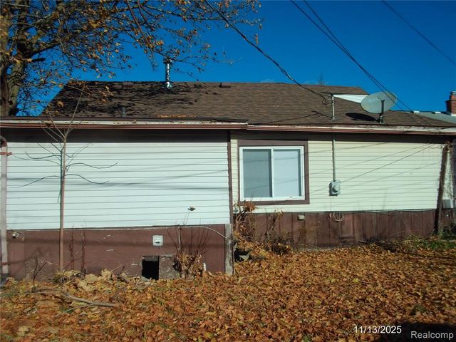 17048 Lowell Street, Roseville, MI 48066