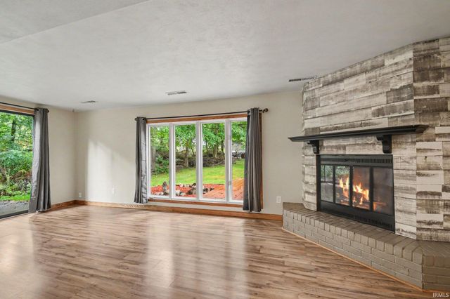 51205 Green Hill Drive, South Bend, IN 46628