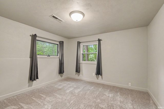 51205 Green Hill Drive, South Bend, IN 46628