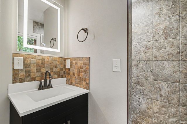 51205 Green Hill Drive, South Bend, IN 46628