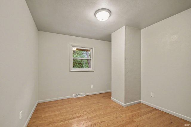 51205 Green Hill Drive, South Bend, IN 46628
